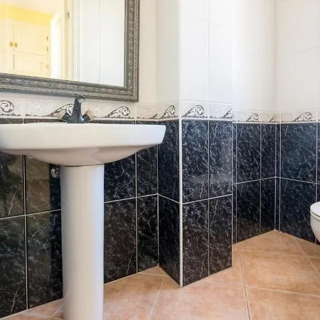 Villa San Juan De Capistrano Sleeps 9 Pool Air Con Nerja