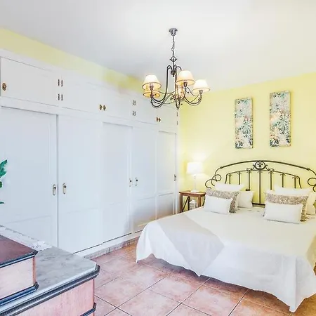 Villa San Juan De Capistrano Sleeps 9 Pool Air Con Nerja